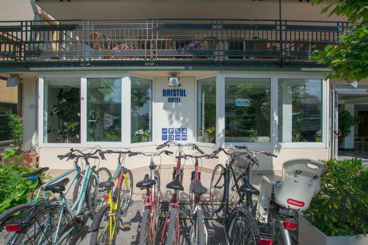 Hotel Bristol - A 30 Mt Dalla Spiaggia Misano Adriatico Exterior foto