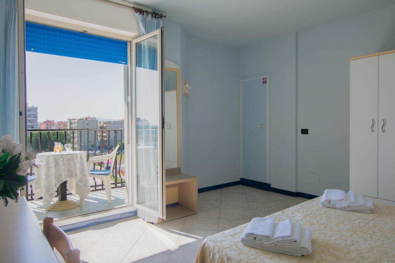 Hotel Bristol - A 30 Mt Dalla Spiaggia Misano Adriatico Exterior foto