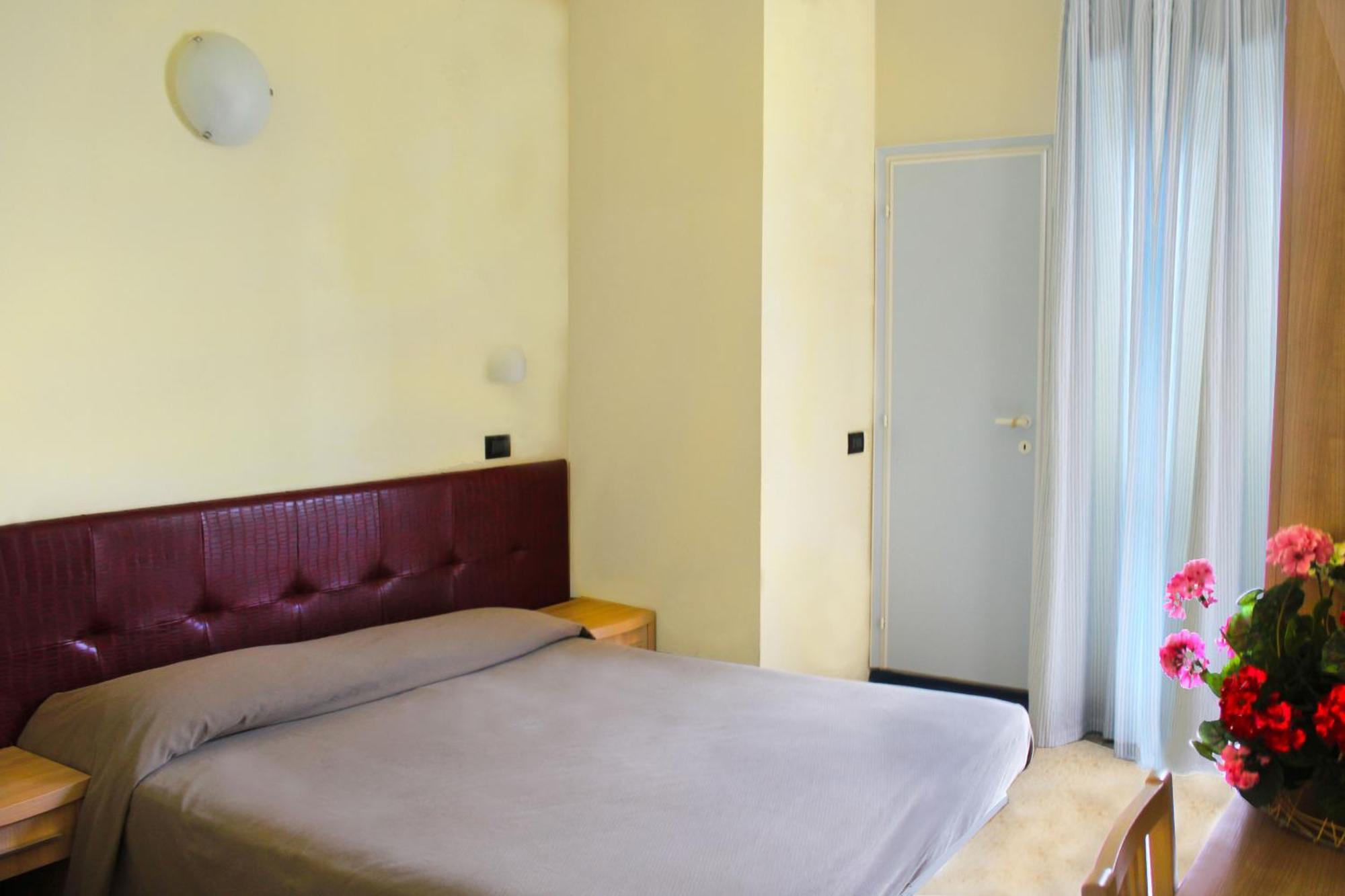 Hotel Bristol - A 30 Mt Dalla Spiaggia Misano Adriatico Exterior foto