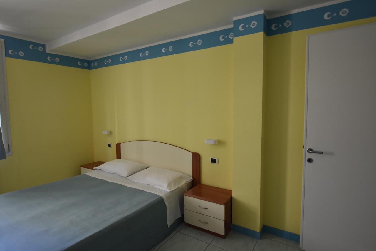 Hotel Bristol - A 30 Mt Dalla Spiaggia Misano Adriatico Exterior foto