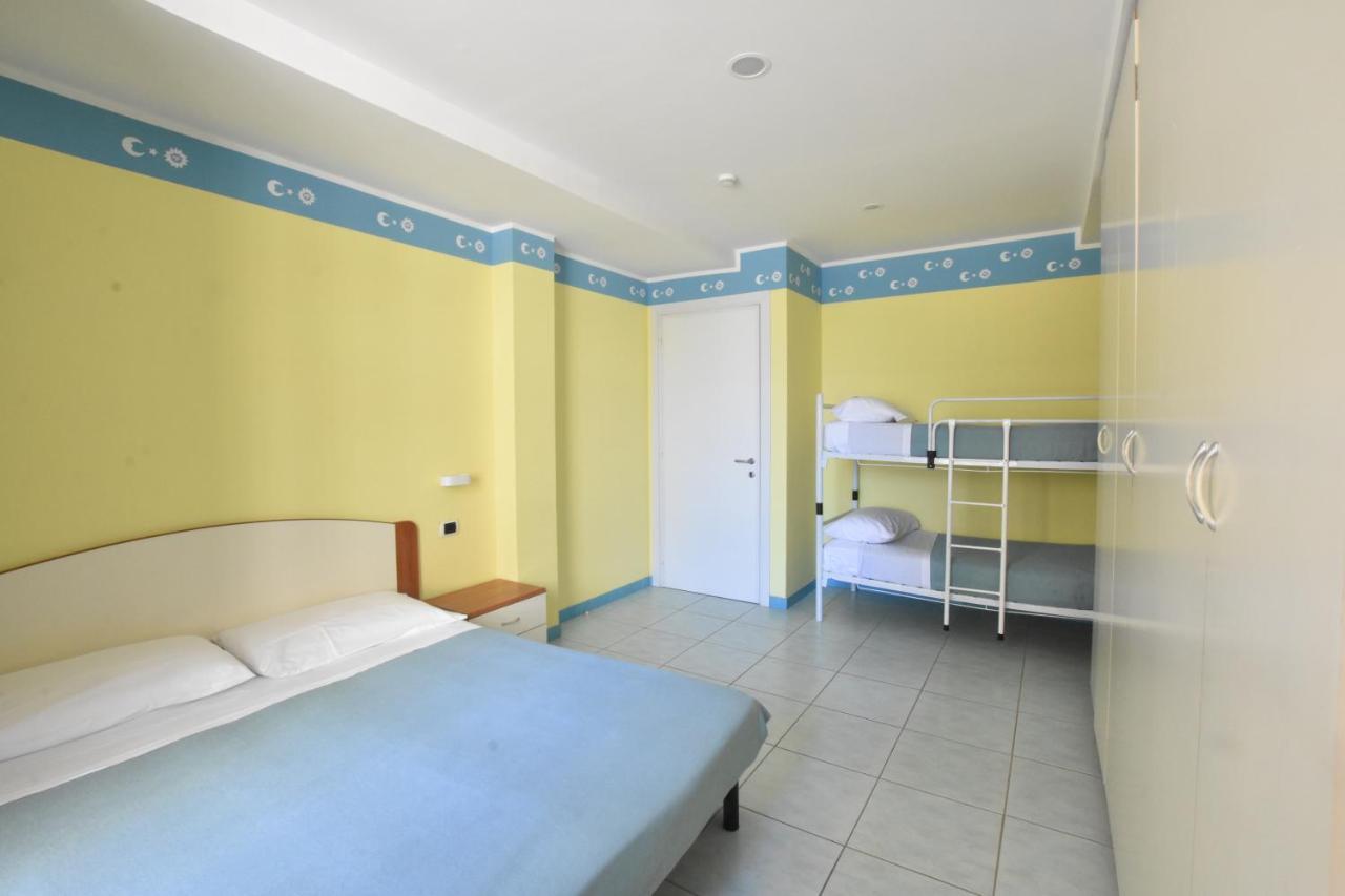 Hotel Bristol - A 30 Mt Dalla Spiaggia Misano Adriatico Exterior foto